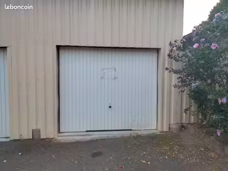location garage-entrepôt grande surface (28m2)