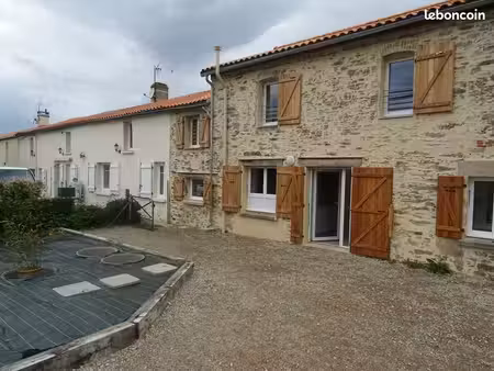 logement en pierre 81m2 avec extérieur entre la ferrière et les essarts