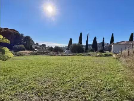 ollioules. terrain de 564 m2 libre choix constructeur avec permis de construire