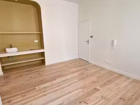 location locaux professionnels 0 pièces 16 m² à bordeaux (33000)  1 220 €