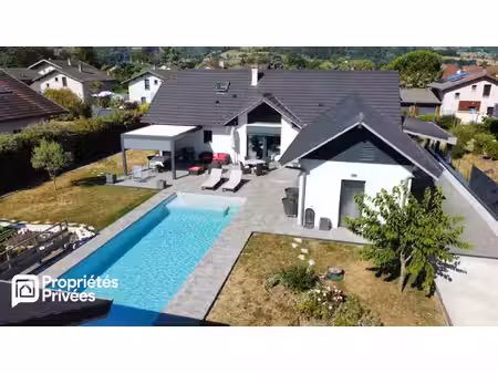 propriété -7 pièces avec studio  piscine et local professionnel