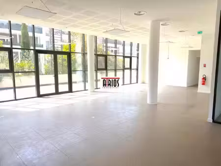 location commerce toulon 83100 245m²