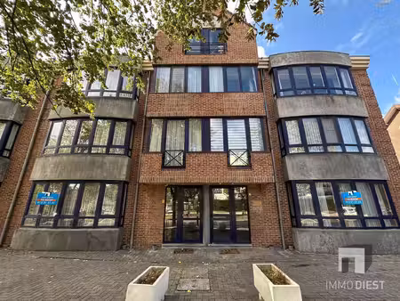 kantoor met aparte studio  parking en 2 kelders