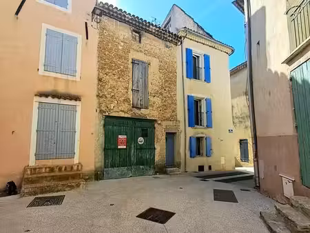 la tour d’aigues  petit immeuble avec garage