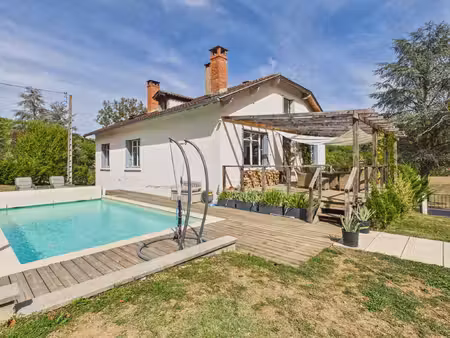 charmante maison de campagne 4 chambres avec piscine  verger et vue dégagée près de saint-