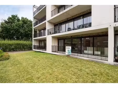 hoogwaardig afgewerkt appartement met garage en ruim terras