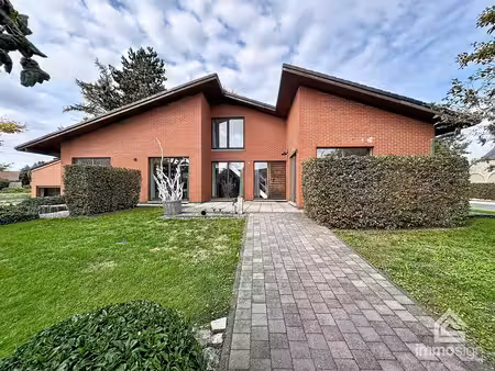 karaktervolle vrijstaande gezinswoning met 3 slaapkamers nabij bree centrum!