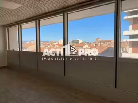 location bureau 47m2 perpignan 66000 - 640 € - surface privée
