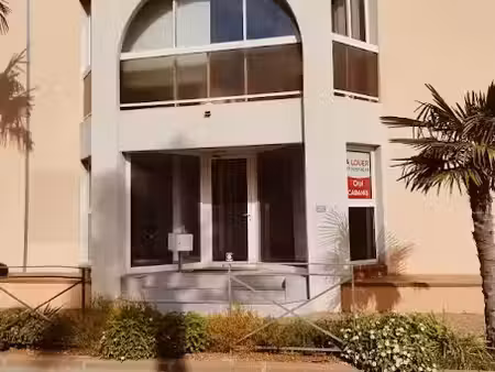 location locaux professionnels à sanary-sur-mer (83110)  1 153 €