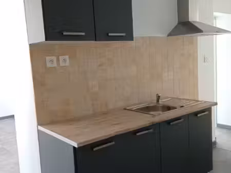 a louer appartement t2 au 2ème étage à rians