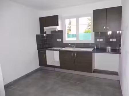 location maison 4 pièces 93m2 saint-maurice-l'exil 38550 - 951 € - surface privée