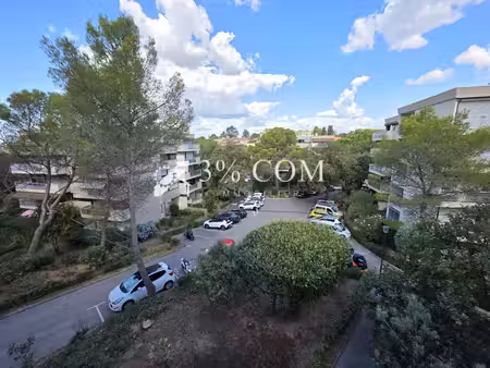 appartement traversant dans résidence arborée