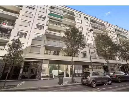 location local professionnel 354m²