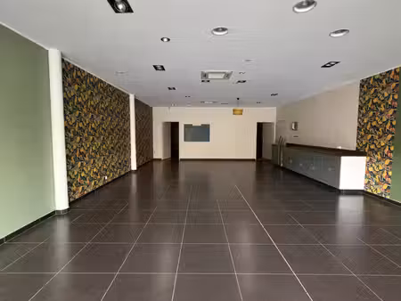 location local commercial