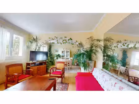 saint-cyr-sur-loire t4 avec balcon  ascenseur  cave et parking