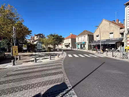 location local commercial  82.69m²  torcy