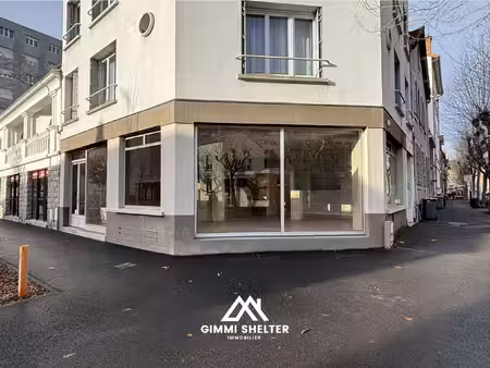 local commercial hyper-centre avec visibilité et garage 100