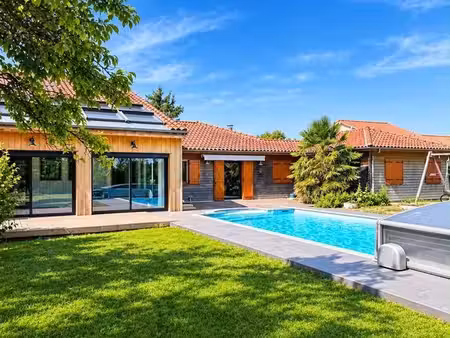 villa de 9 pièces de luxe en vente pessat  france