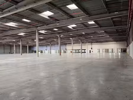 location entrepôt 19278m²