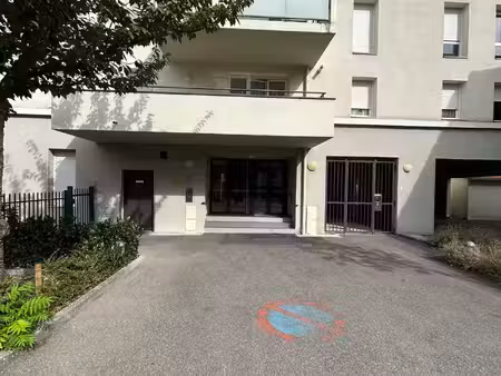 t3 bj balcon stationnement 910€ ref. : la2425