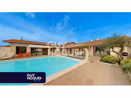 maison de 200m2  piscine  garage  au calme