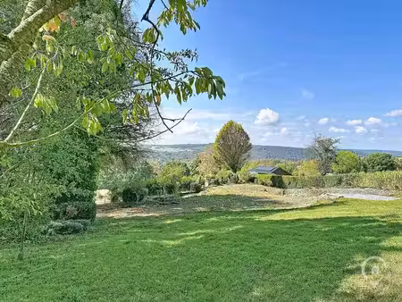 terrain de plus de 20 ares avec superbe vue  viabilisé.