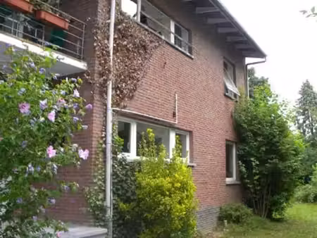 grand appartement rez-de-chaussée - jardin  cave et garage