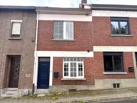 maison avec jardin et beaucoup de potentiel dans un emplacem
