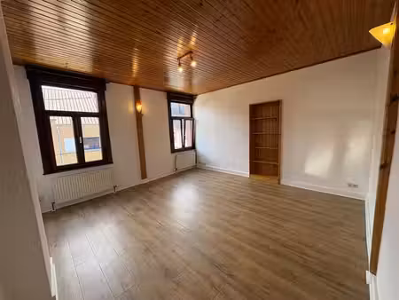 beau duplex au 1er étage d'un immeuble calme