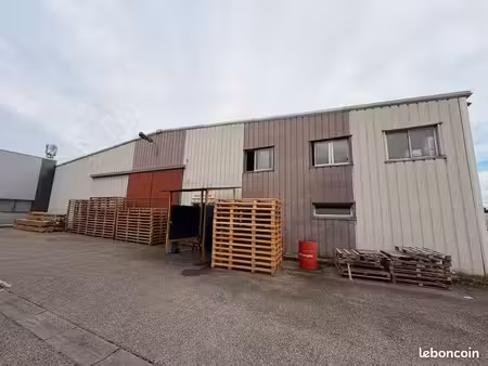 local d'activité 1 600 m²