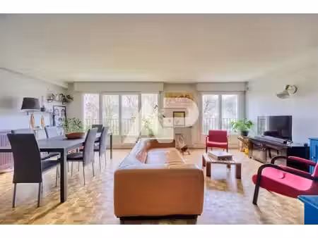 chaville - dernier étage appartement familiale traversant de 5 pièces.