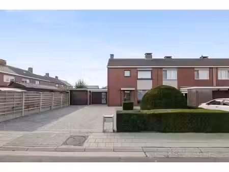 gezinswoning met 3 slks en garage aan de stadsrand van si...