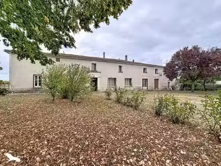 vente maison 8 pièces 195 m² à saint-palais-du-né (16300)  223 679 €