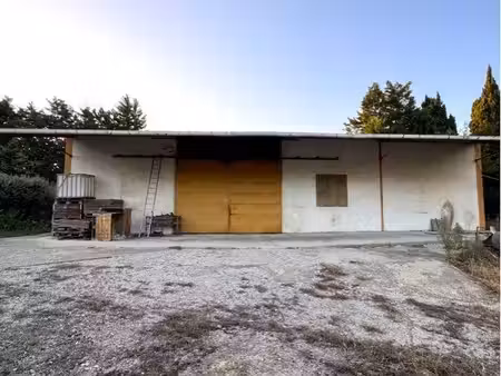 local / entrepôt / hangar de 200m2