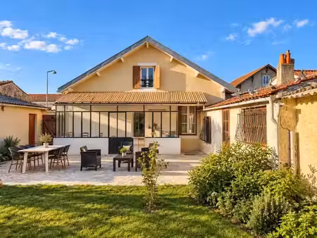 vente maison 5 pièces 106 m² à saintes (17100)  228 975 €