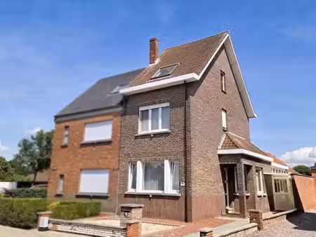 charmante gezinswoning met 4 slks en garage  op een rustige