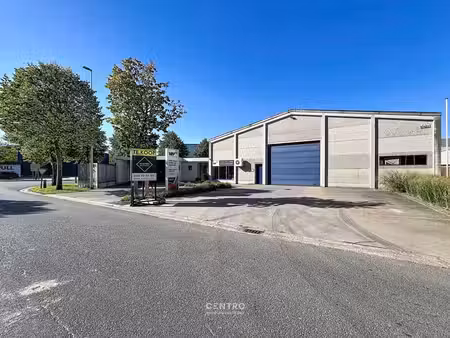 magazijn met bureel (± 800m²) op industriezone met gelijk...