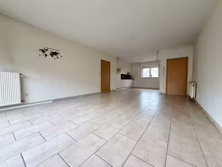 langs steenweg (zeer goede verbinding) zeer mooi appartement