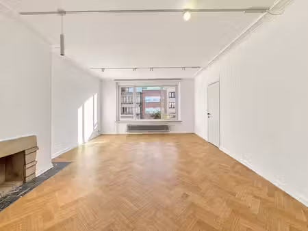 charles quint  bel appt 2ch rafraîchi de ± 95 m² – peb d