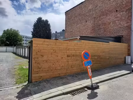 dépôt fermé à louer
