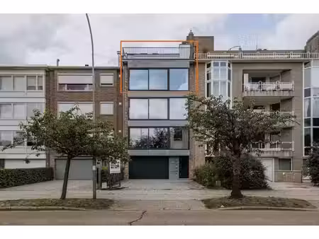 spacieux duplex avec 3 chambres  2 salles de bain et garage