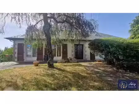 vente maison 8 pièces 207 m² à correze (19800)  172 000 €