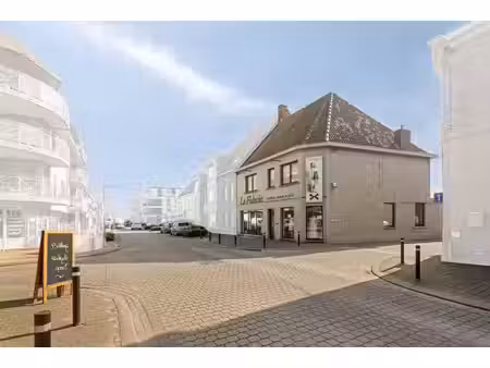bâtiment commercial prêt à emménager dans un emplacement pri