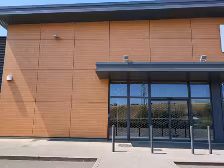 location local commercial 227m² vinzelles 71680
