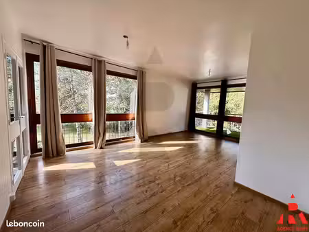 studio 1 pièce 44 m²