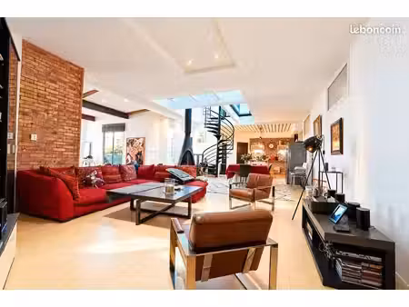 maison 8 pièces 226 m²