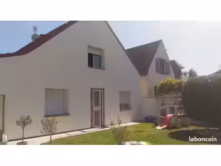 appartement f3 dans pavillon avec jardin privatif