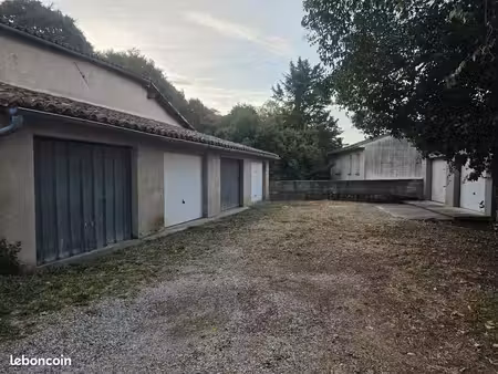 garage fermé pompignan centre 18m2