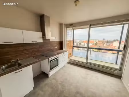 t2 de 38m² chamalières avec vue sur la cathédrale + terrasse de 12m²