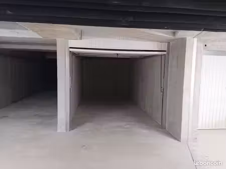 garage box fermé en sous-sol